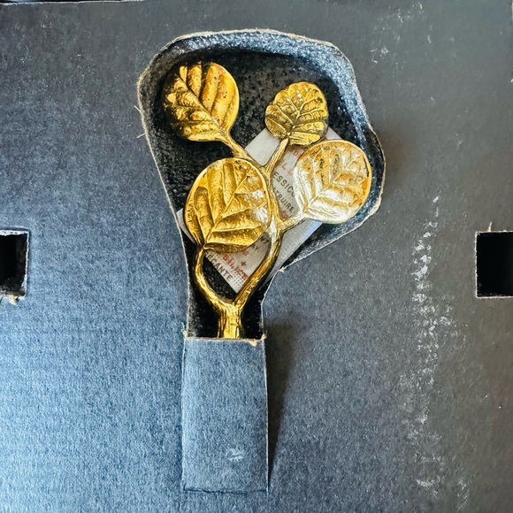 Michael Aram Gold Leaf Botanical Wine Set. gifted to me but I prefer silver. - Picture 5 of 6